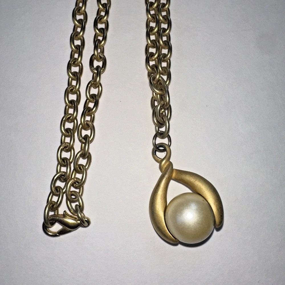 Unbranded Pendant Necklace Women 38in Gold Faux Pearl Excellent Wishbone Link